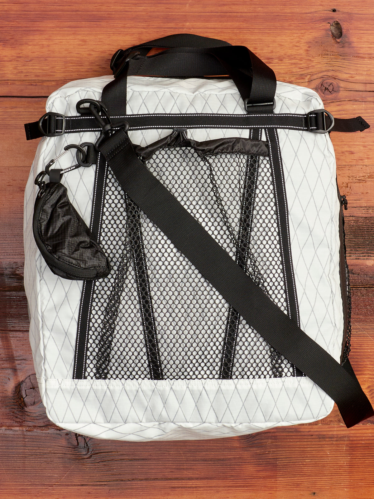 22_11_13_AndWander_ToteinWhite 