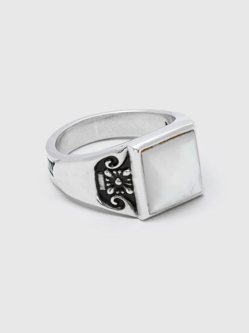 Collegiate Ring in Silver/Mother of Pearl