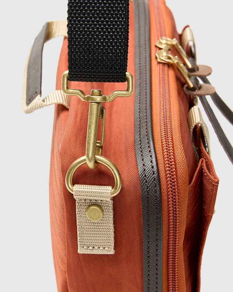 Link Shoulder Bag v2 in Orange