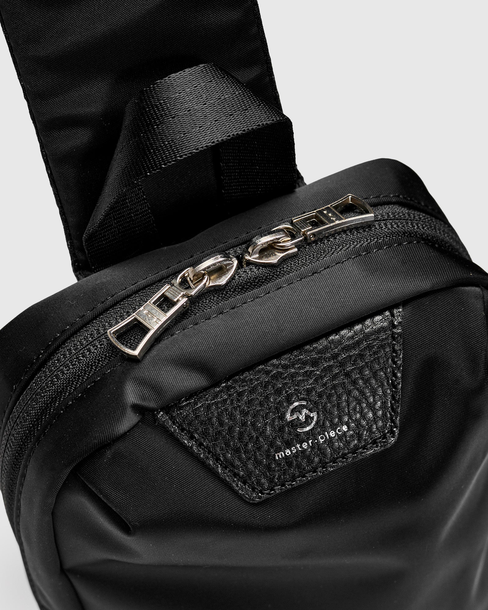 【新品】Howly Puff Sling Bag BLACK Progress Sling Bag in Black – Blue Owl Workshop