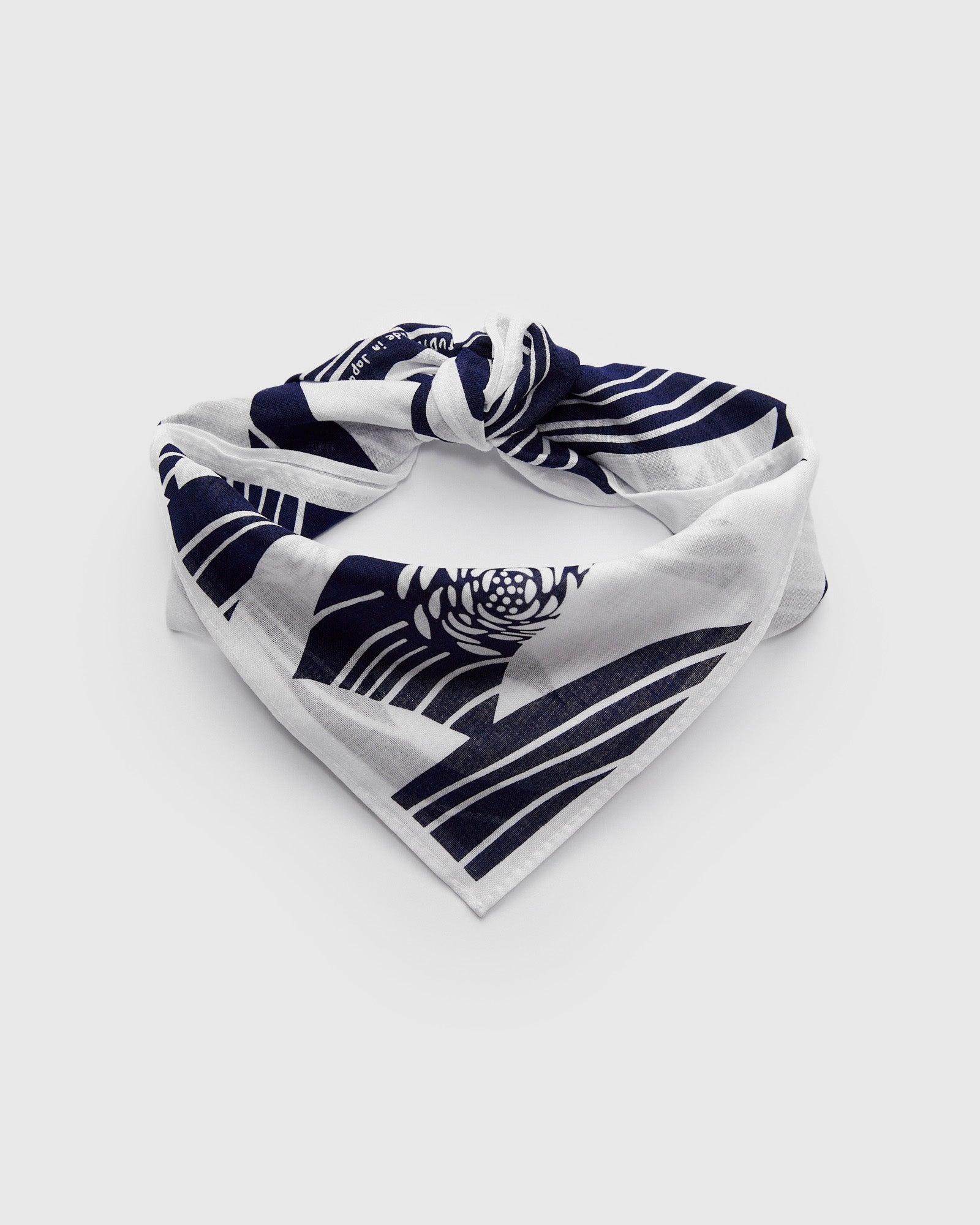 Kiku-Sui Bandana in White/Navy – Blue Owl Workshop
