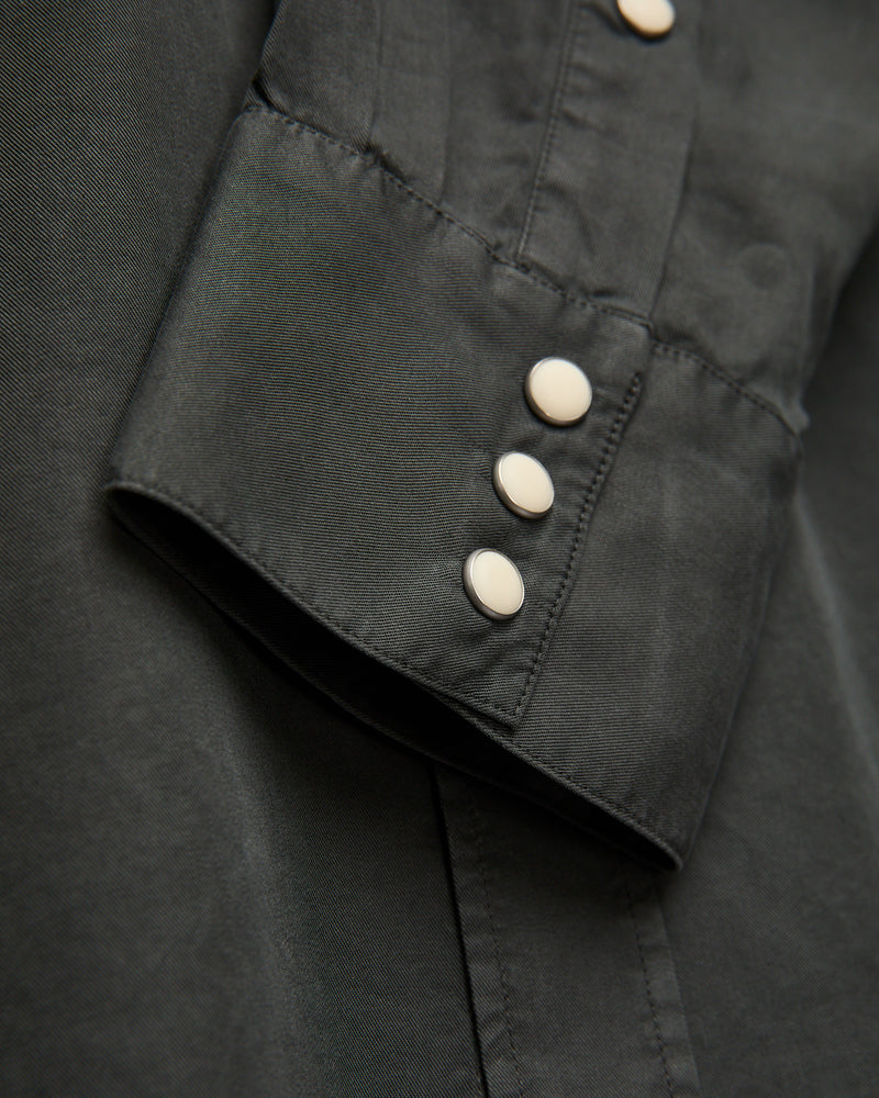 Tencel Gabardine Pearlsnap Shirt in Faded Black