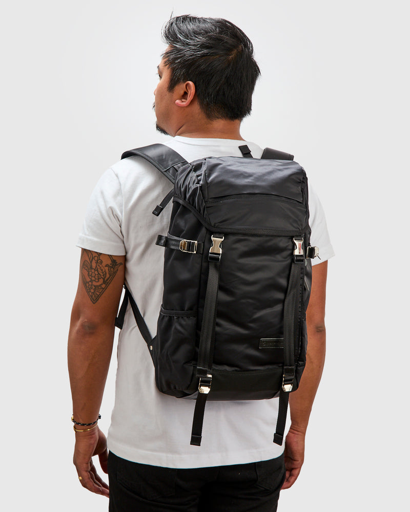 Lightning V2 Backpack in Black