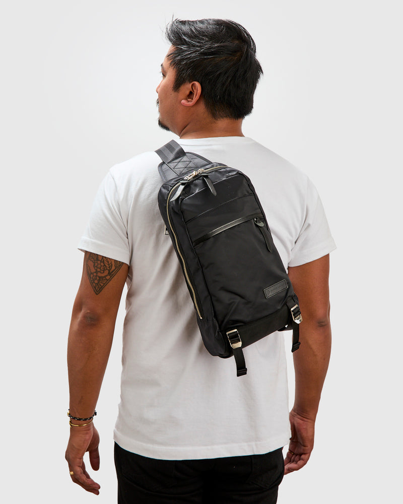 Lightning V2 Shoulder Sling Bag in Black