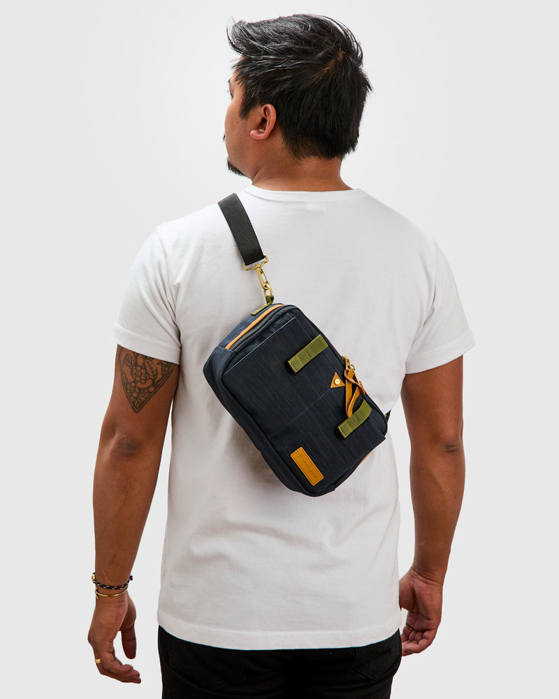 Link Shoulder Bag v2 in Navy