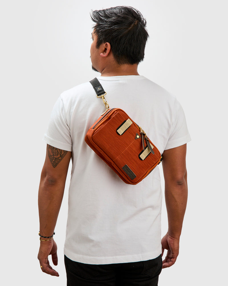 Link Shoulder Bag v2 in Orange