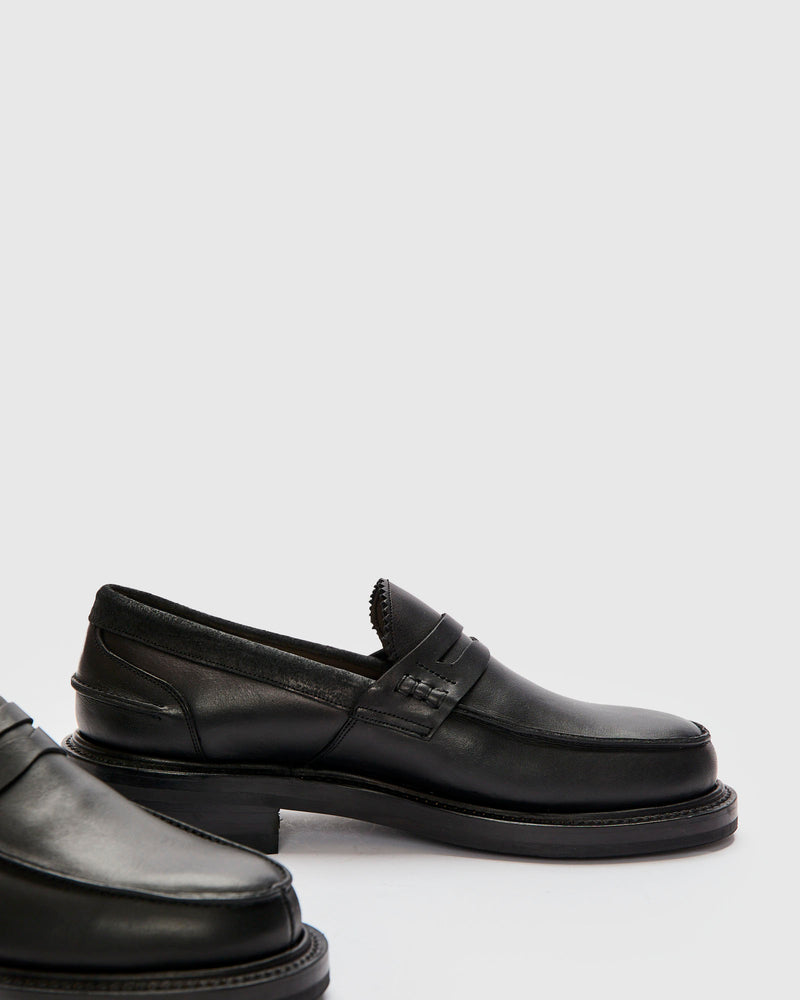 All-Season Loafer in Black "Señora"