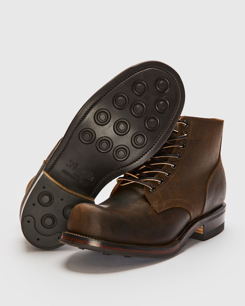 Service Boot 310 in Coyote Waxy Commander