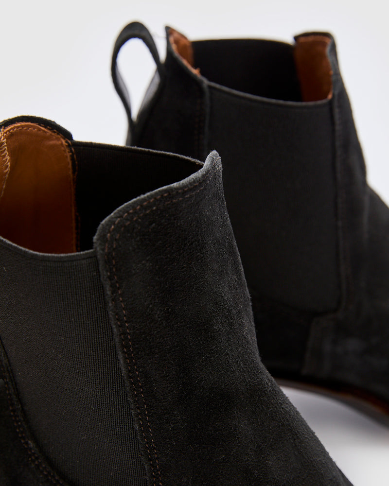 Plainview Chelsea Boot in Black Roughout