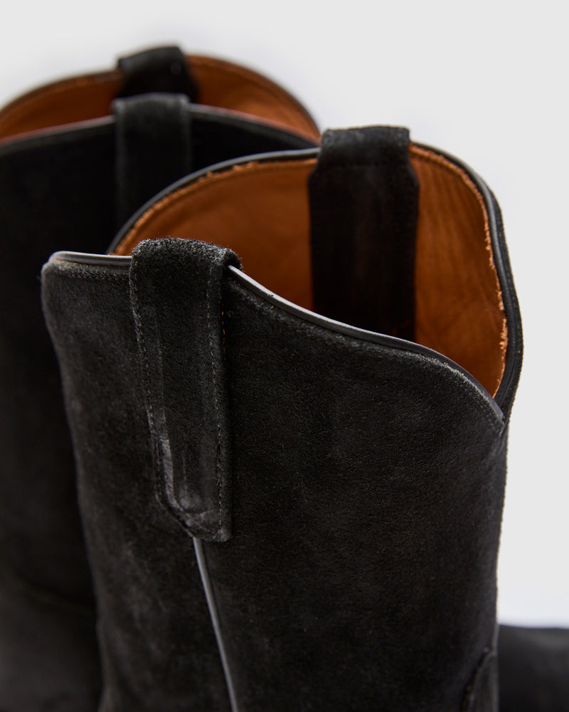 Walker Boot in Black Roughout