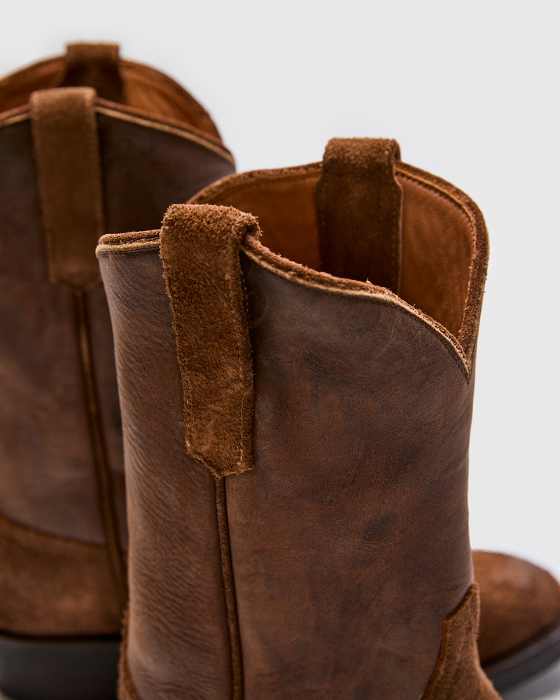 Walker Boot in Brown Roughout