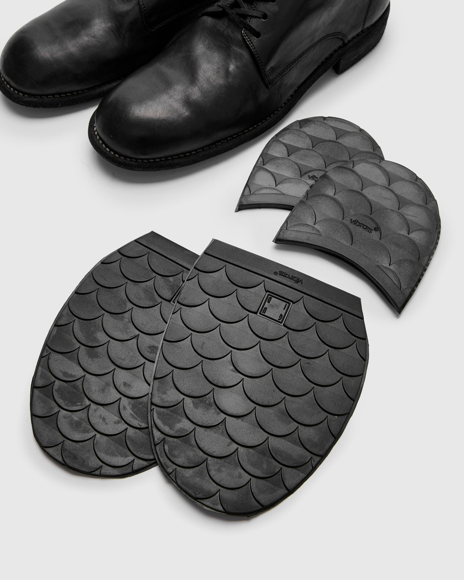 992 Classic Derby in Black Full Grain Horse Leather – Blue Owl