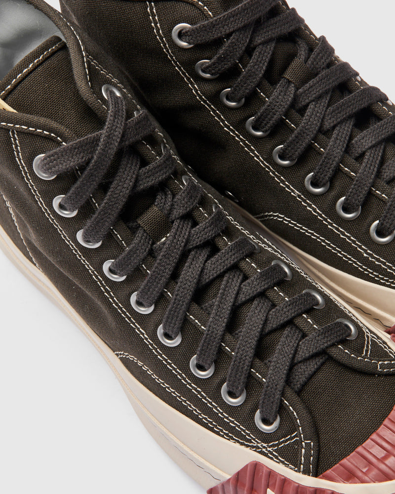 Skagway Alta Hi in Black