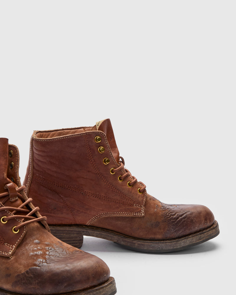 Damaged Virgil Boots-Folk in Brown Horsehide