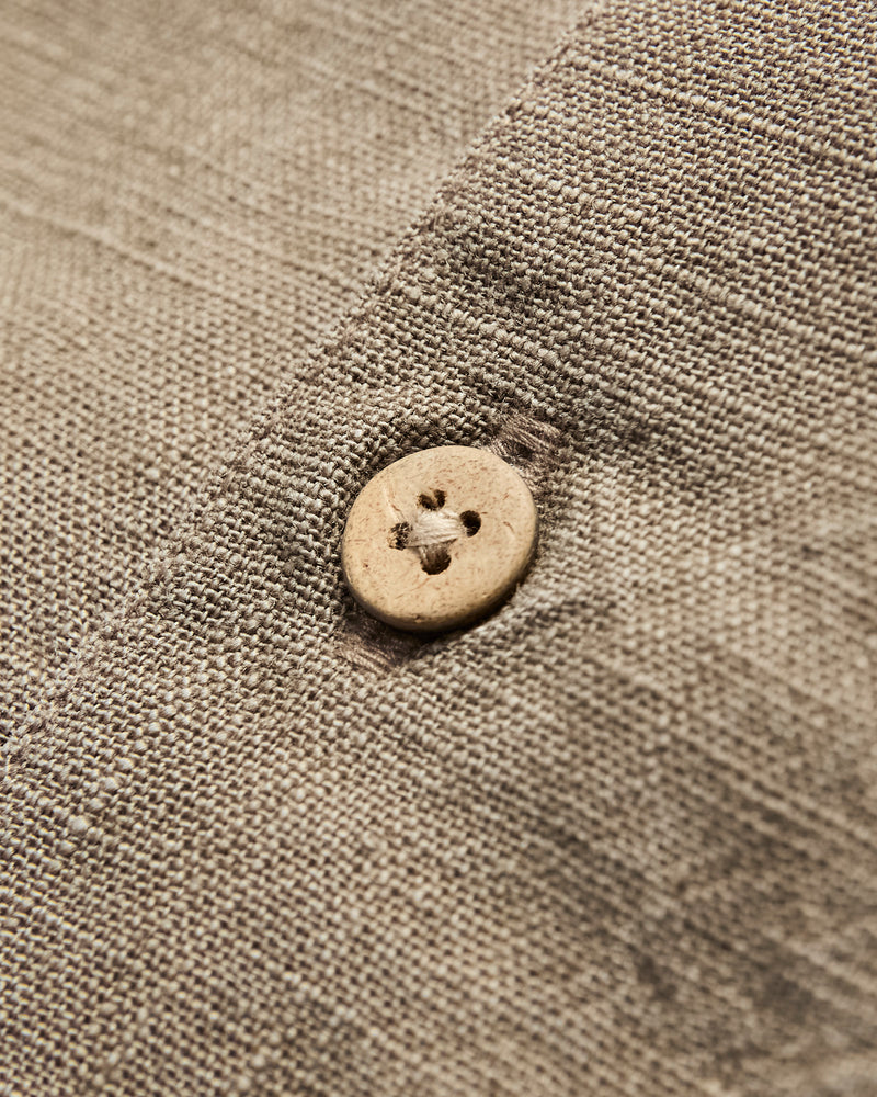 Vacation Shirt in Almond Linen