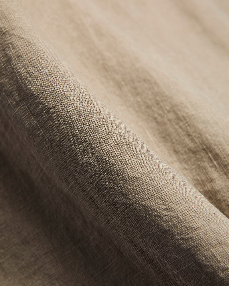 Vacation Shirt in Almond Linen