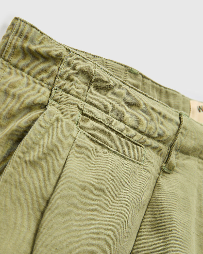 Linen Pleated Chino in Faded Olive
