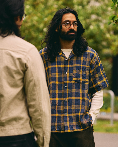 Le Point Open Collar Shirt in Navy Yellow