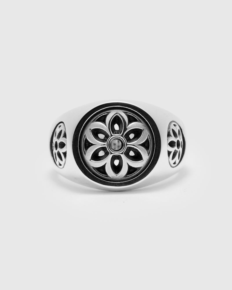 Small Club Ring in Sterling Sliver