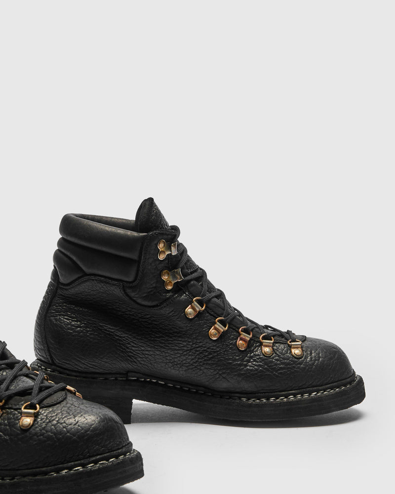 19M Hiking Boot in Black Bison Leather