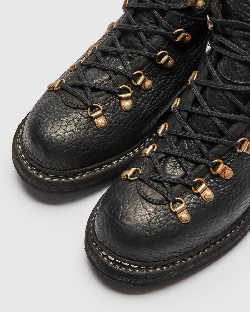 19M Hiking Boot in Black Bison Leather