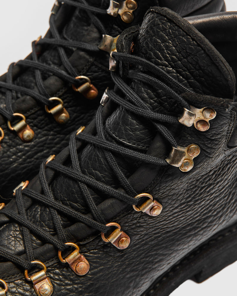19M Hiking Boot in Black Bison Leather