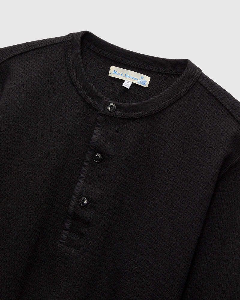 Diamond Thermal Long Sleeve Henley in Deep Black